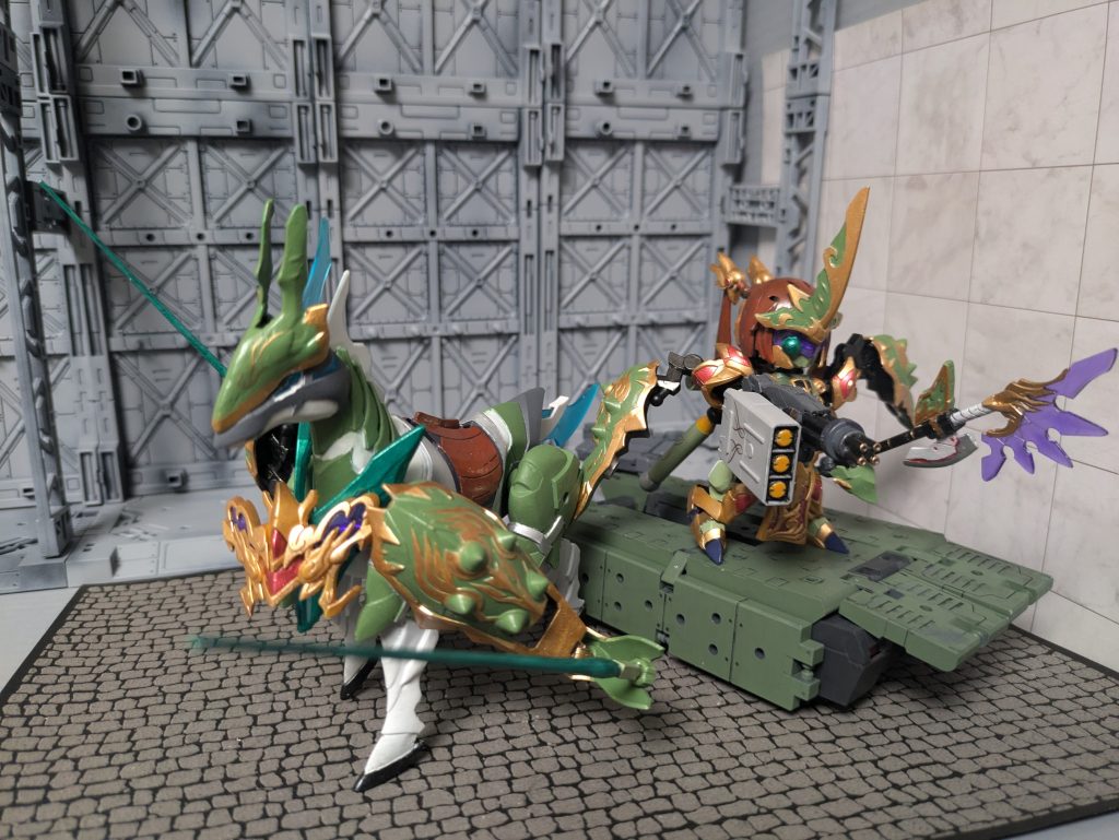 伽藍もバインダーと髪飾りを装着することで、伽藍・殻鎧形態(ガランシェール)に!ファンネルは使えませんが、ビームサーベルを起動させることで、突破力が向上しています。