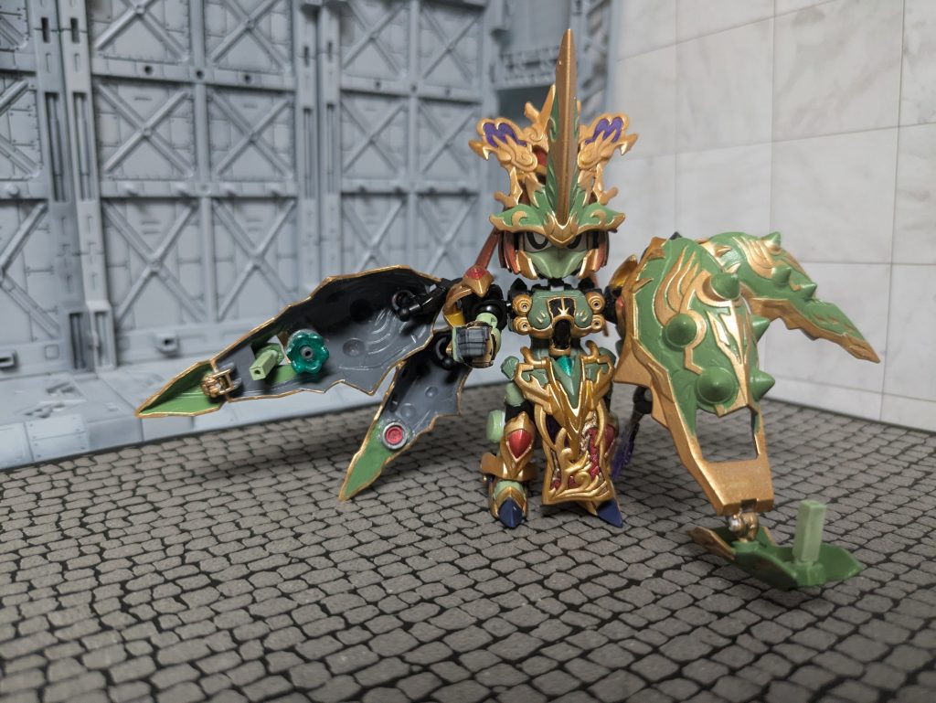 バインダーが、前後で大きさが違うので、もう1セット買って大きさを揃えようかと思いましたが、せっかくなので、役割を分けてみました。前側には、ファンネルとビームサーベルを一つずつ収納。後ろ側は、スラスターを追加しました。 バインダーとファンネルにはネオジム磁石を埋め込んでいるので簡単に取り外しができます。ビームサーベルも付けたままアーム部分を可動させられます。