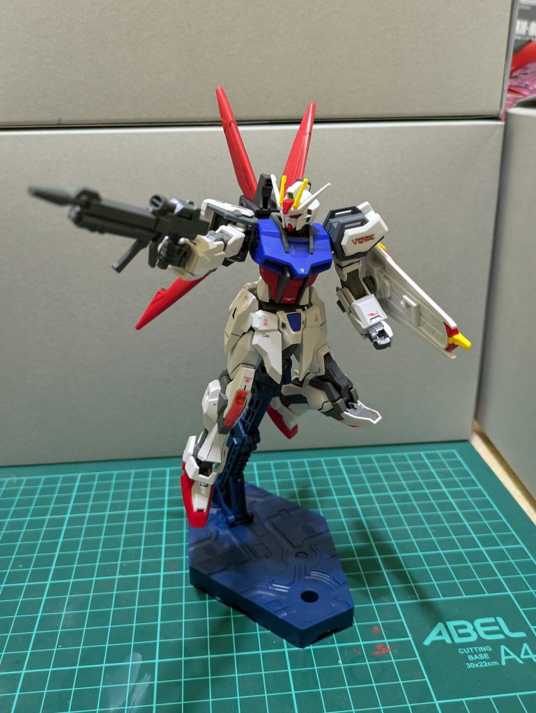 新しいフライトユニット装備推進力が大幅に強化され、MS単体での飛行も可能この装備はM1アストレイの性能を向上させるためにテストされていますフライトユニットの両側に新しい ハードポイント を搭載