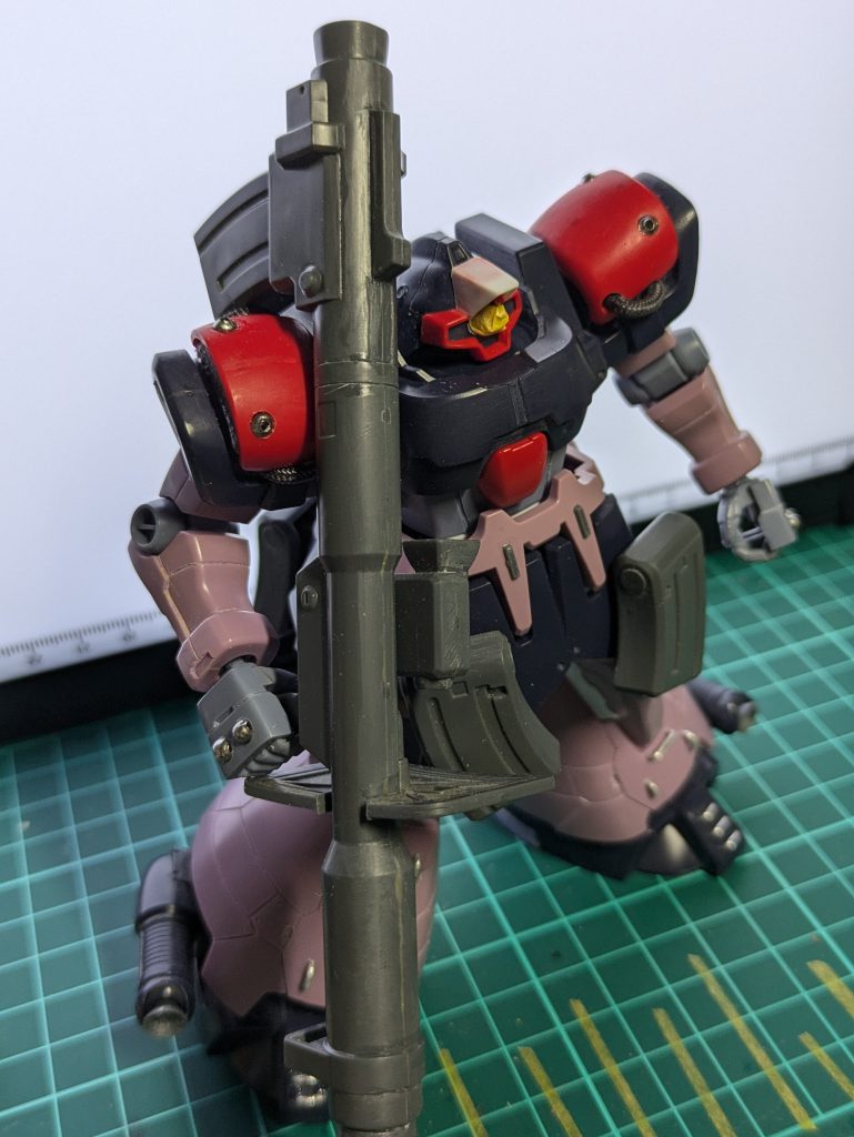 バズーカのライン消しがまだ終わっていない状態です。全体のイメージを確認しています。