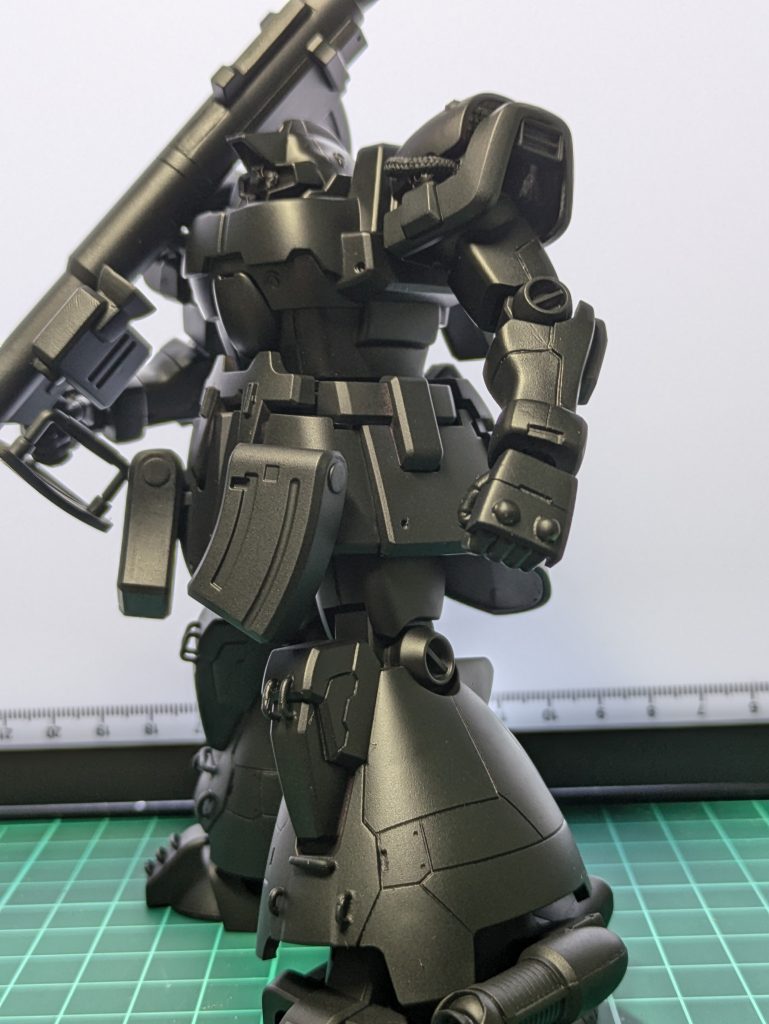 角度を変えて。追加部分や追加スジボリも馴染んでいるので塗装していきましょう。今回もアクリリックで塗装していくのですが、次回はアクリジョンで塗ってみたいと思っています。