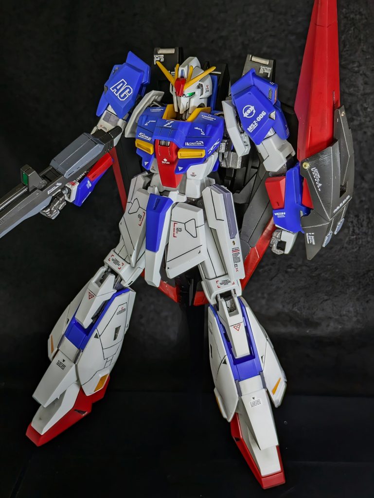 ということで、HGUCゼータガンダムでした。写真を撮りながら、「もらわれていってしまうのだなー…」と、少し寂しくなってしまいました（笑）その分頑張って作ったということですし、師匠が喜んでくれればさらに嬉しいですからね！でも、もし帰ってくる感じになっても、それはそれで嬉しいですね（笑）次回もよろしくお願いします(zaku-kao2)