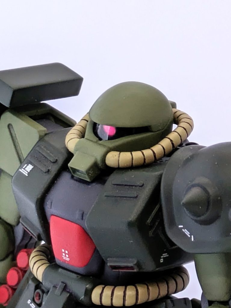 モノアイはWAVEのレンズパーツ。モノアイシールドは瞬着のケースから切り出し。