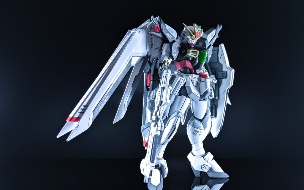 ライジングフリーダムガンダムをベースに、1.頭部をビルドストライクエクシードギャラクシーと変更2.胴体とシールドをイモータルジャスティスガンダムと変更しています。