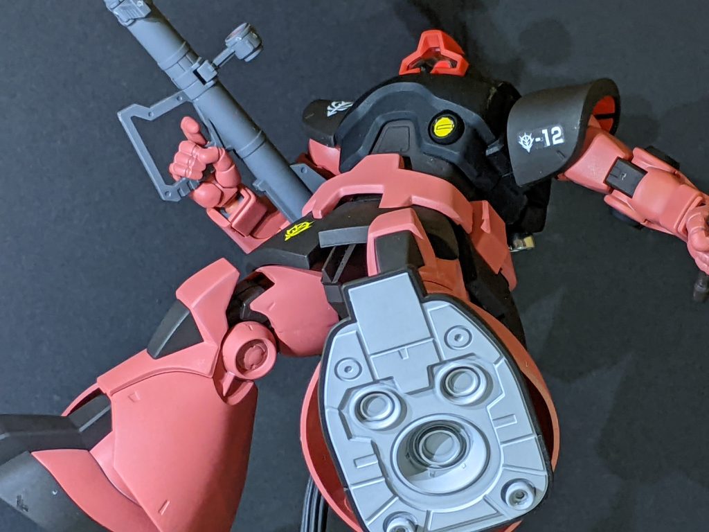 足裏にも一部バイスで穴開け後にバーニア系を差し込み固定。