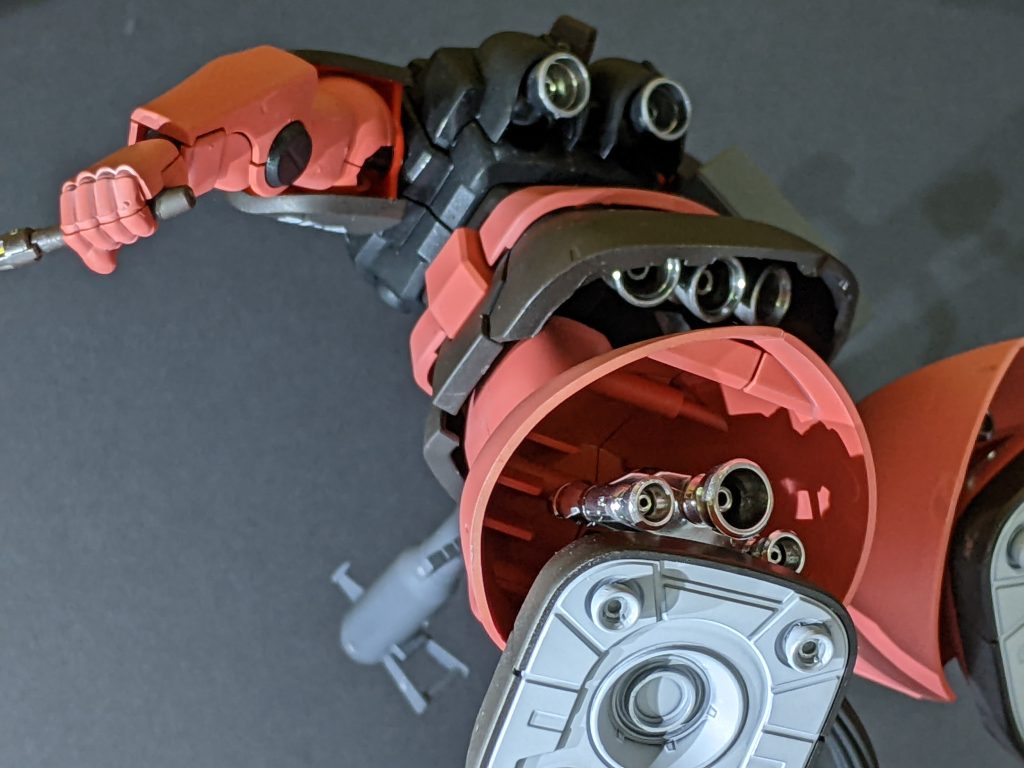 各部バーニアはメッキシルバーのフィニッシュ。