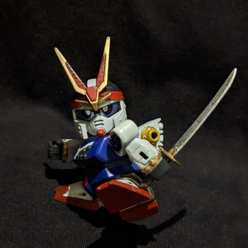 烈光頑駄無の軽装タイプです。それまでBB戦士の軽装タイプといえば「 丸坊主」だったのが、烈光頑駄無ガンダムは髪の毛を模した頭部のディテールに額の角飾りがカッケーーー！！コレがBB戦士に寝返りさせた原因です！！また、足を大きく上げる蹴りのポーズも取れる！！当時はコレに超感動したもんです。