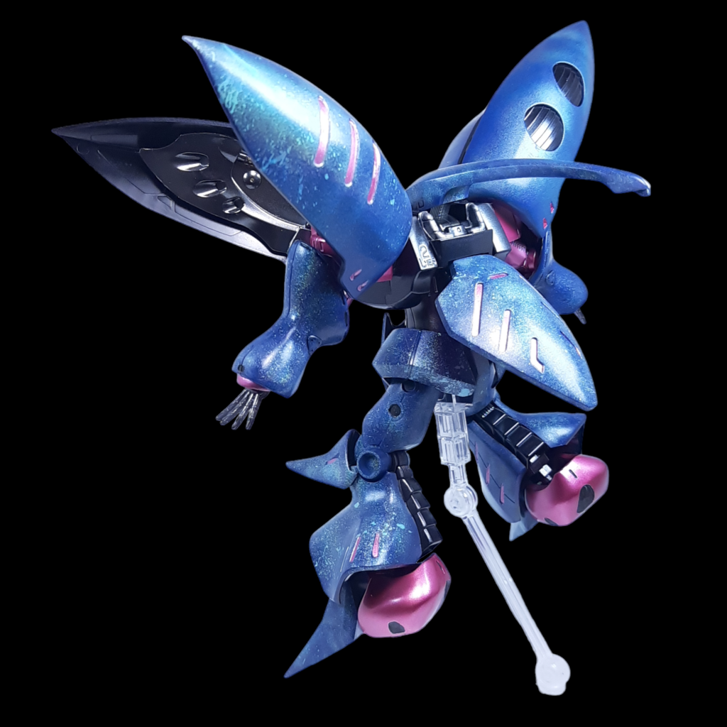 ガンダムマーカーエアブラシシステムを利用してみましたが、かなり難しかったです。なかなか出なかったり、ドバっと出てしまったり・・・。所々、塗装失敗しているところがあります。特に左肩後ろ、左足。