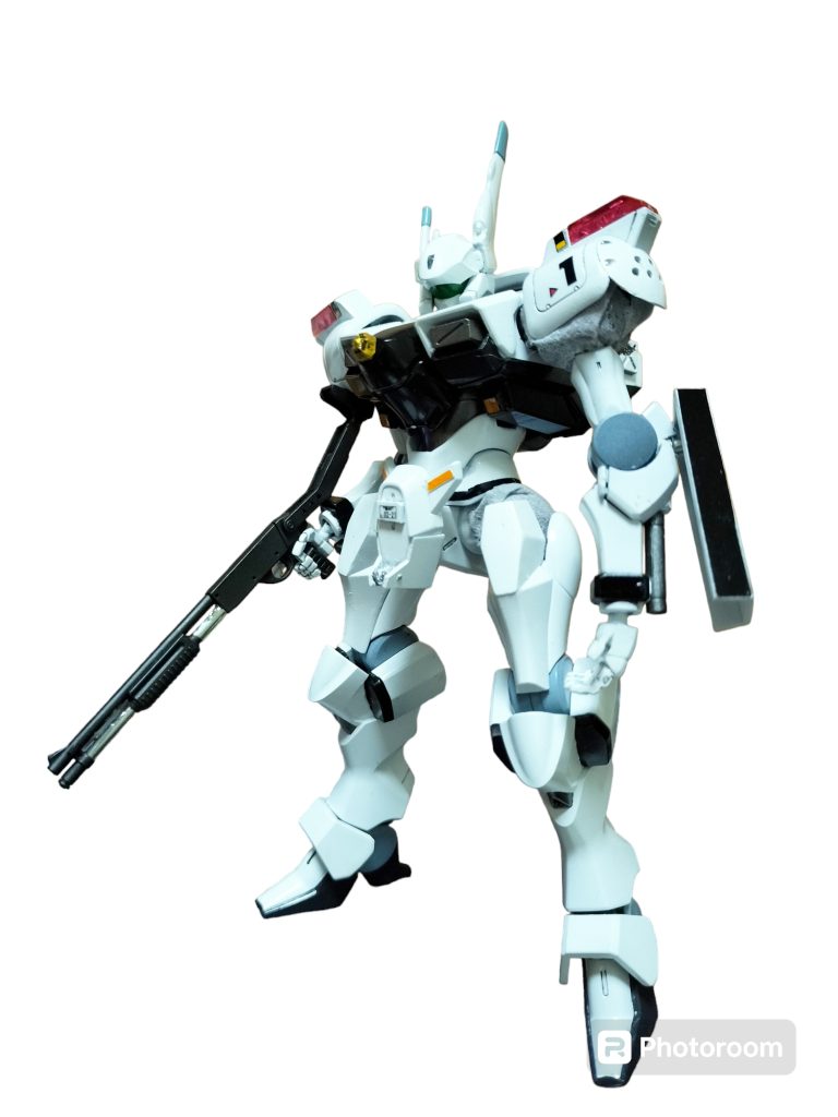 <古川登志夫>F/D-19 通称・ザウォート全高18.2m 重量41.0t動力SCB 駆動系にSCLMを採用37mmリボルバーカノンを採用、スタンスティック等のオプション装備を自在に操る器用さと、抜群の運動性能を誇る見る者に与える心理的影響までも考慮し設計された警察用パトロールモビルスーツである(このパターンも好き!!右手首つけ忘れてた(;^_^A)