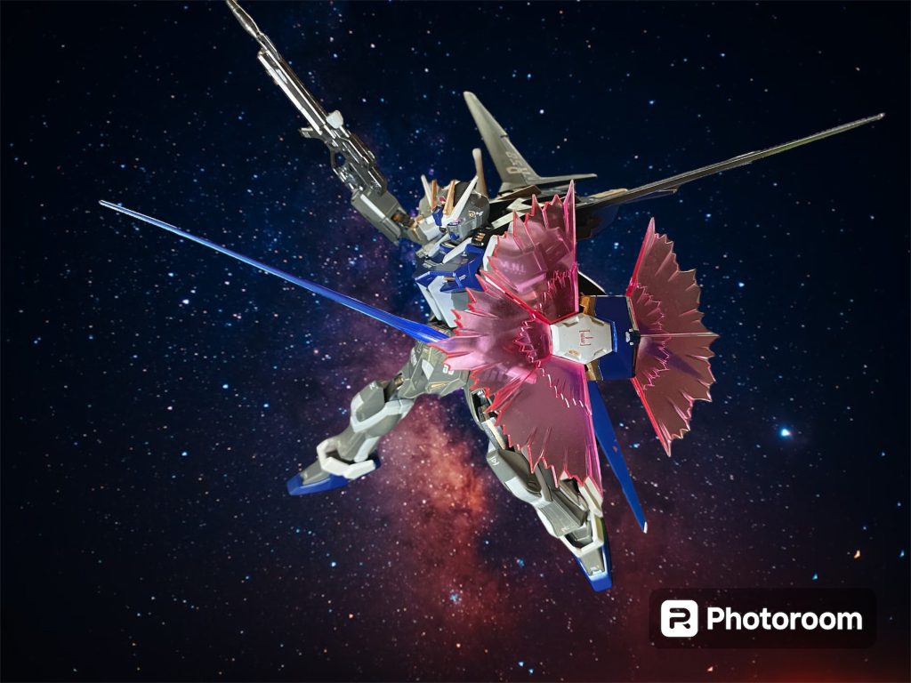 本機はC.E.71当時とほぼ変わらない外観を持つが、新型バッテリーによるエネルギー問題の解決、ストライクフリーダムにも採用された関節技術の一部応用、連合製ビームシールドユニット装備による防御力の向上等により、基本性能はコンパス主力機と同程度にまで底上げされている。