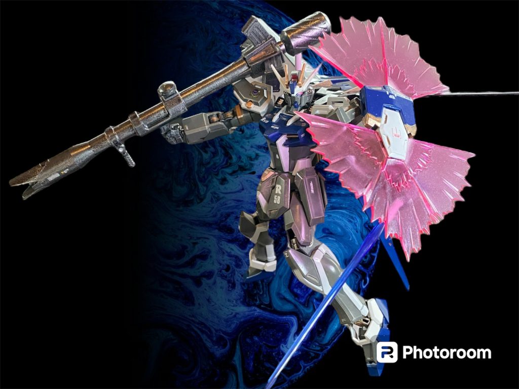 劇場版で、大西洋連合も一応参加しているはずなのに、オーブ、ザフト、ザフト、オーブって、コンパスでの存在感が余りにも無さすぎたんで、ちょいと量産型無人機でも供出してもらおうと、今回のストーリーを書きました!除隊して予備役とかになった、元ストライクノワール乗りとかが、一般兵役で無人機相手に無双してもエエんやで(gundam-kao3)笑