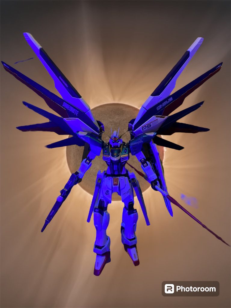 当時関西ローカルでSEEDの再放送があって、リマスター版は未視聴だったので一年通して見ましたが、エンディングのDistanceの最後に映るフリーダムの姿があまりにも神々しくて、作りたくなったのを覚えています。