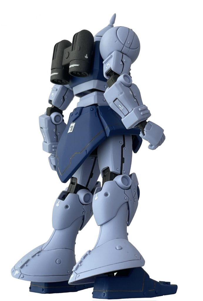 ふくらはぎの部分は合わせ目が消しきれなかったので、ランナーを適当に切り貼りしたパーツで蓋をして隠しました。同様にデカールでも合わせ目を目立たなくしています。