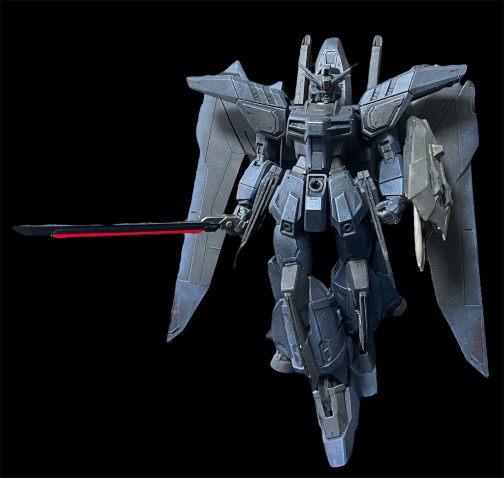 あれから少し手を加え、カラーリングを少し変更しました。カメラアイも赤目に変更