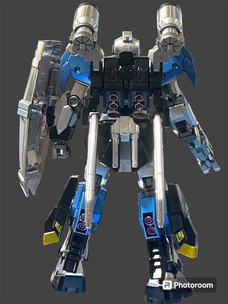 バックパック、関節部…ガイア・スターブライトアイアン+ステンレスシルバーバーニア…内側はガイア・マゼンタ外側はタミヤ・ペイントマーカークロームシルバー縁取りはクレオス・リアルタッチマーカーブルー1