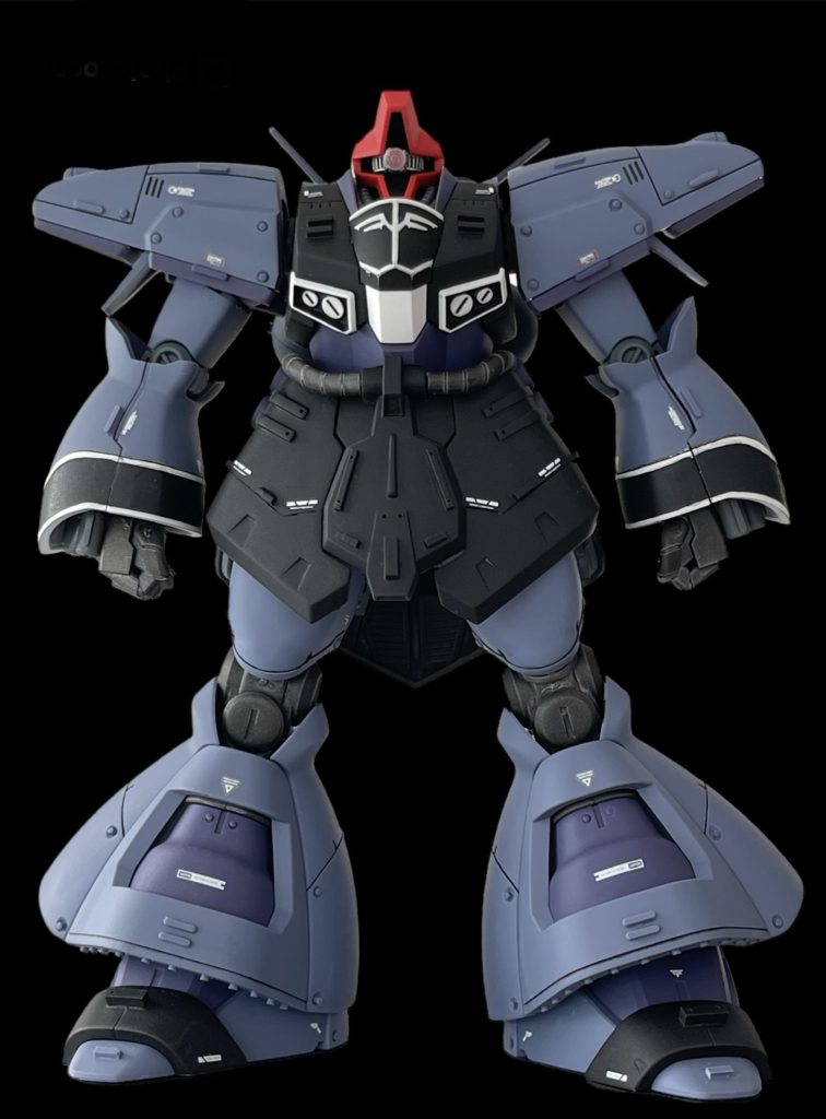 今回塗装している箇所は、・ボディなど→つや消しブラック・バーニア内部→赤・関節部など→黒鉄色・エングレービング→ホワイトくらいです。腕や脚の大部分は成形色のままです