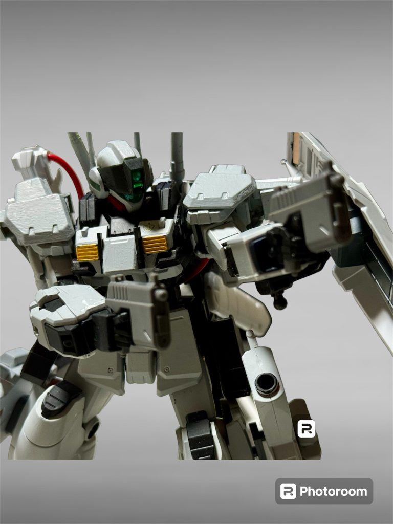 近距離での取り回し、連射性、エネルギー効率が搭載火器中一番優れているビームガン、当然威力は最低値。頭部、関節、コクピットを至近距離で狙わないとダメージらしいダメージは与えられない…