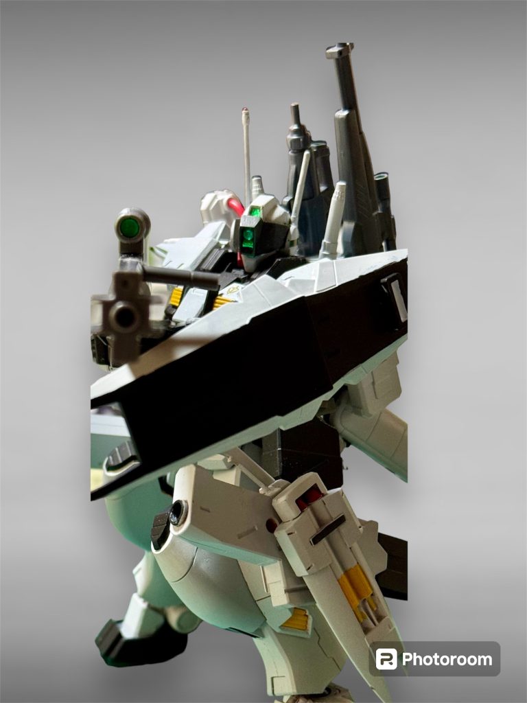 脚が太くデカいので立ち膝の定番体勢は取れませんが下半身の安定感は高いです