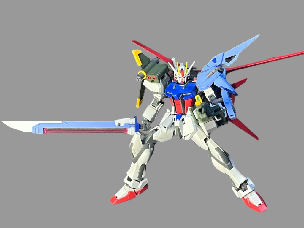 似たようなポージングばかりで申し訳ない。アグニのアームパーツのせいで可動域が。。。また一つ夢が叶いましたとさ。ヤフオクにも塗装済みストライカーパック出品してるので覗いてやってください。