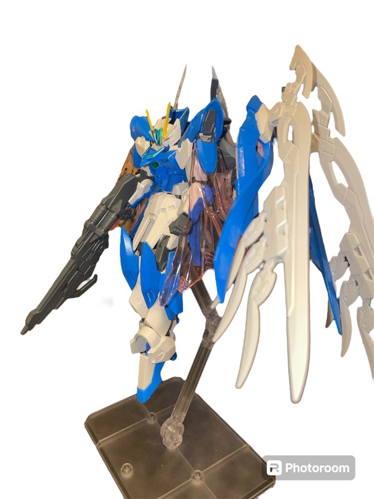 リーダー機:ウィングガンダムゼロfiamma blu高火力のバスターライフルカスタムと高速巡行が可能な変形機能を持つ機体です。