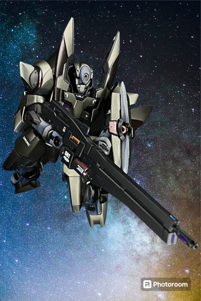 GN粒子発生装置が腕と脚の可動域に有るのでポージングはほぼ出来ないのが欠点です塗装剥がれ覚悟で頑張ってライフルを構えるのが精一杯です💦