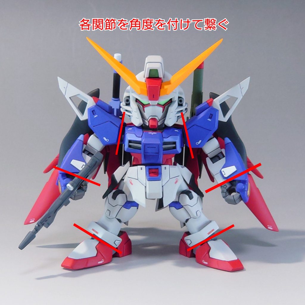 手首を内側に向けることでアロンダイト両手持ちもスムーズに行えます。デスティニーは大剣や大砲を振り回すMSなので腕部は一回り大型化してがっちり目に造形しました。