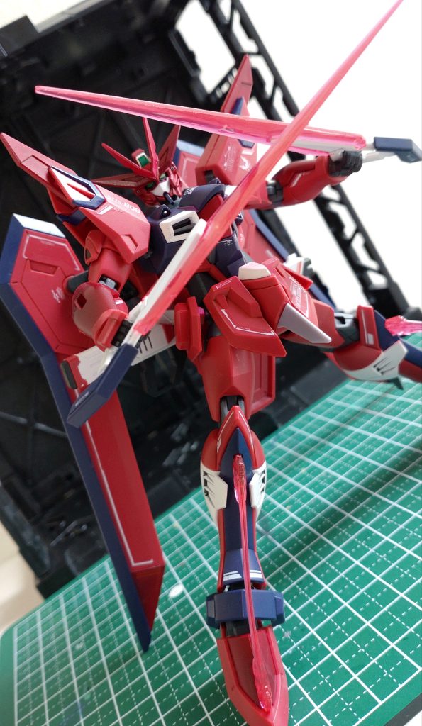 最近は旧キットばかり作っていたので、最新HGの可動域の広さには驚かされます!撮影しながら、結構遊んでしまいました…。