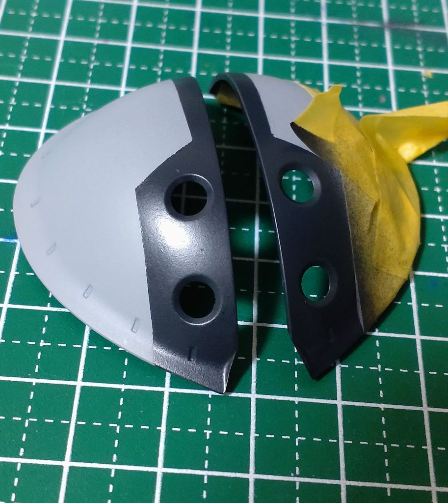 筋彫りに挑戦しようと思いましたが、最初から曲面はハードルが高かったので、マスキングのみの塗り分けです。