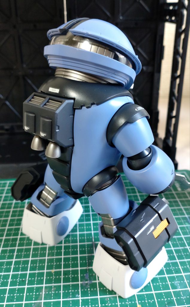 バックパックはもう少しゴテゴテした感じに改造しようと思いましたが、このシンプル感がアッガイらしさのような気がして無改造です。