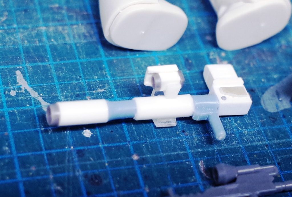 ロケットランチャーはプラ棒等で製作