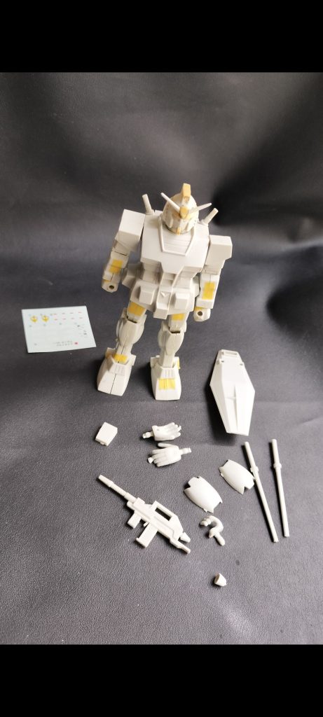 順番が前後しますがこちらが製作開始段階の写真です。過去に一度作りかけて眠らせていました。左肩の後部は紛失したのでプラ板で作りました。以上です。最後まで見てくれてありがとうございました😊