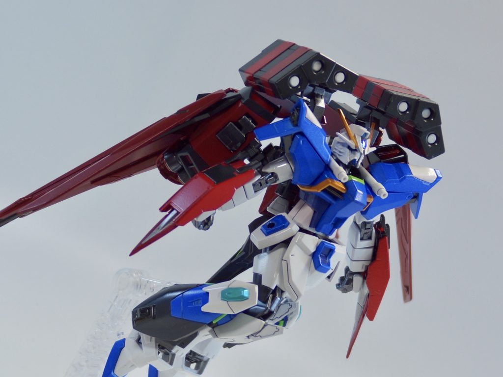ミサイルポッドーーーーーーーーーーーーーーーーーーーーーーーーーーーーーーーー 背部中央に位置するマルチウェポンラックは、その名の通りマルチにウェポンをラックすることができる。/T装備の基本形態はビームキャノン装備型だが、オプションとしてミサイルポッドも用意されており、それぞれを使い分けることにより戦い方の幅を広げることが可能であるーーーーーーーーーーーーーーーーーーーーーーーーーーーーーーーーチャフディスペンサーーーーーーーーーーーーーーーーーーーーーーーーーーーーーーーーー 背部左右に位置するバックパックに搭載されている。本形態は重装備で比較的機動力が低いため、攪乱用の装備も用意されているーーーーーーーーーーーーーーーーーーーーーーーーーーーーーーーー※ファトウム-01の裏側のグリップ部を加工して用意したチャフディスペンサーは、制作者お気に入りポイント