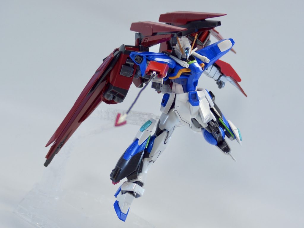 GNソードⅡエッジーーーーーーーーーーーーーーーーーーーーーーーーーーーーーーーー/T装備のサイドアーム。遠距離武器がメインの本形態における唯一の専用近距離武器。小型のシールドも兼ねることで、防御面も強化している。刃先はワイヤーにより射出可能ーーーーーーーーーーーーーーーーーーーーーーーーーーーーーーーー