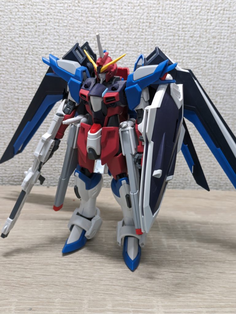 機体構成はこんな感じ。前作のイモータルフリーダムhttps://gumpla.jp/hg/1956304の残りパーツでできてます