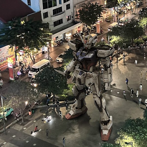 ストライクガンダム in ベトナム