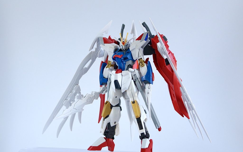 ▲ミキシング完成案ライフリのデザインですが全体的に曲面が多いと感じたので、同じようなゼロ炎の翼が合うのではと思い合わせたところ雰囲気も変わり今回の完成に繋がりました。なお、延長工作は得意でないため、ポン付けでもスラッと見える百式の脚を採用しています。