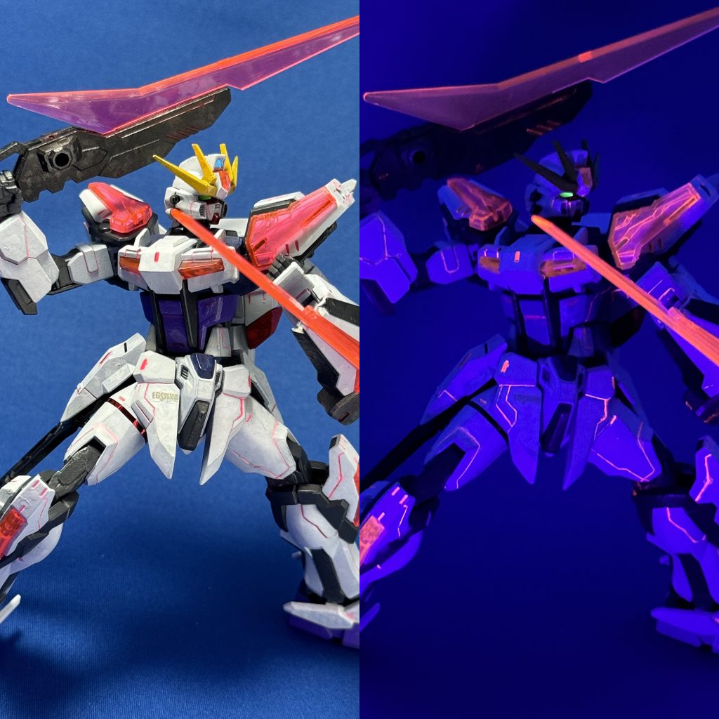 フロントアーマーの文字はSガンダム用シールから。PEGASUSIIIとGUNDAMSystemを無理矢理、組み合わせています。あと地味ですが、右のサイドアーマーの内側に、分離したビームガンを付けられるようにしています。