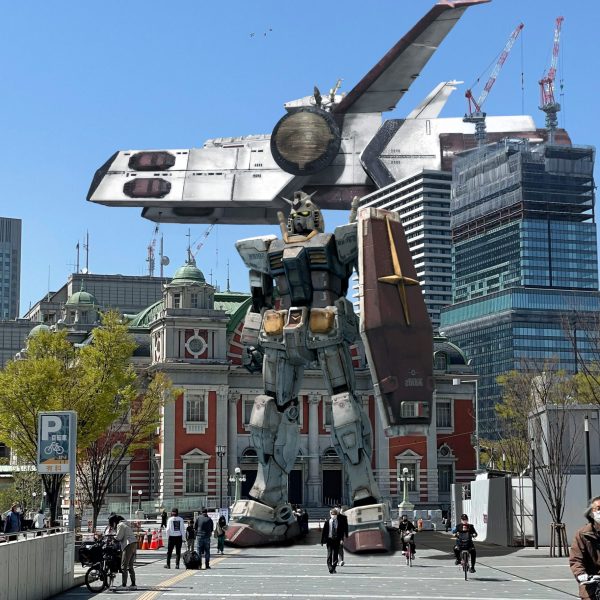 ガンダムとホワイトベース in 北浜
