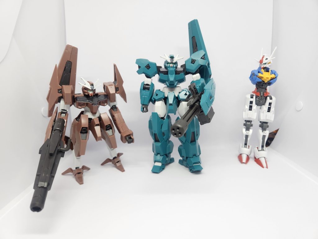 何番煎じかわかりませんが、ウルとソーンのミキシングになります。合体巨大ロボをイメージして始めたんですが、パイロット二人の性格を考えるとどんどんデビルガンダムのイメージになっていきました。技術があれば顎のパーツが動いて口が空く様なギミック付けたくなりました。