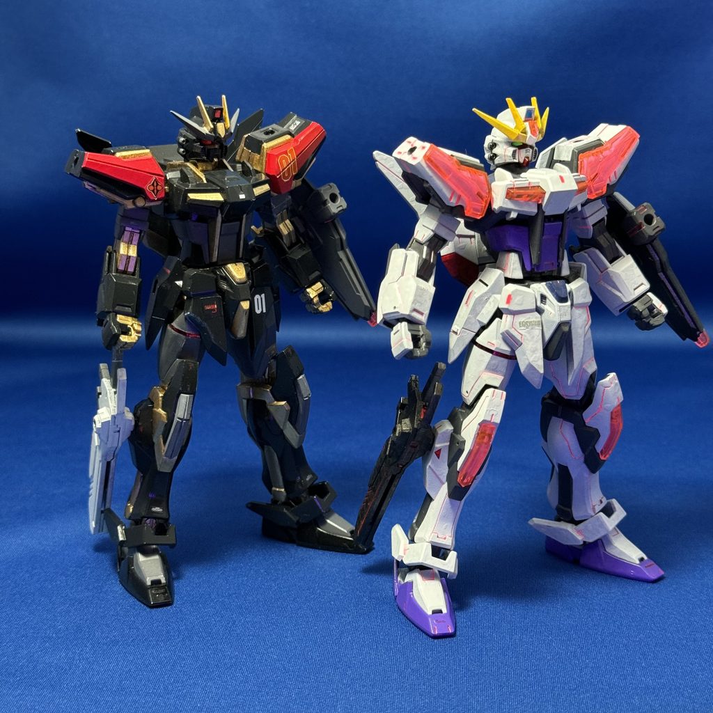 拙作『黒いヤツ』の通常形態とツーショット。