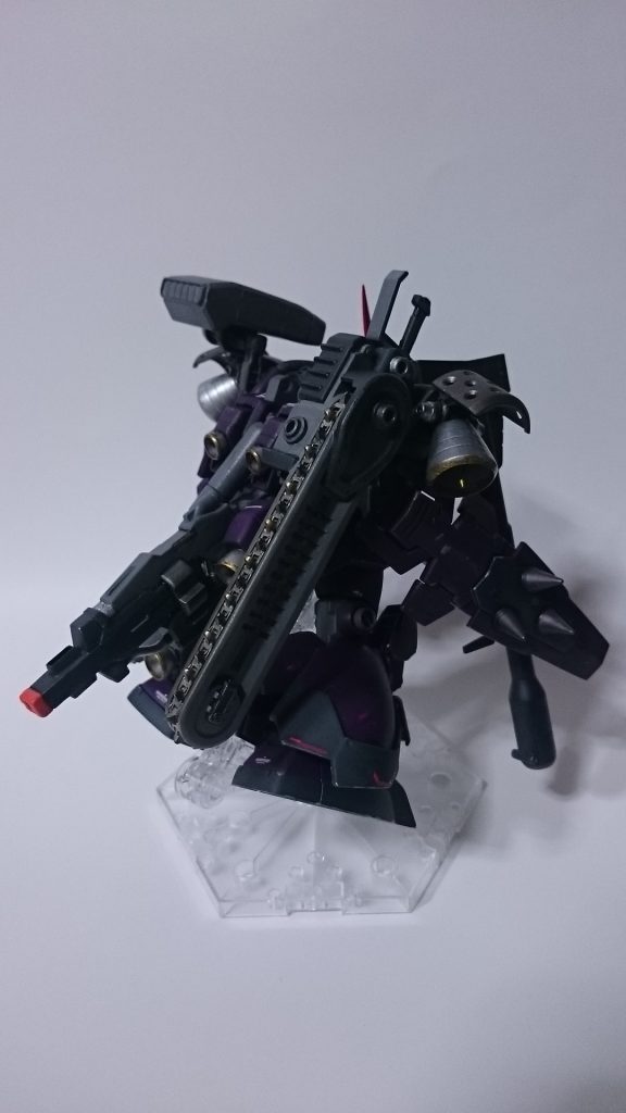 明らかにエース級の動きであったが、該当するような人物がいなかったのだ。撃墜された記録がないため、生き残ったジオン兵はいつかどこかで感謝の礼を言うことを夢見ている。