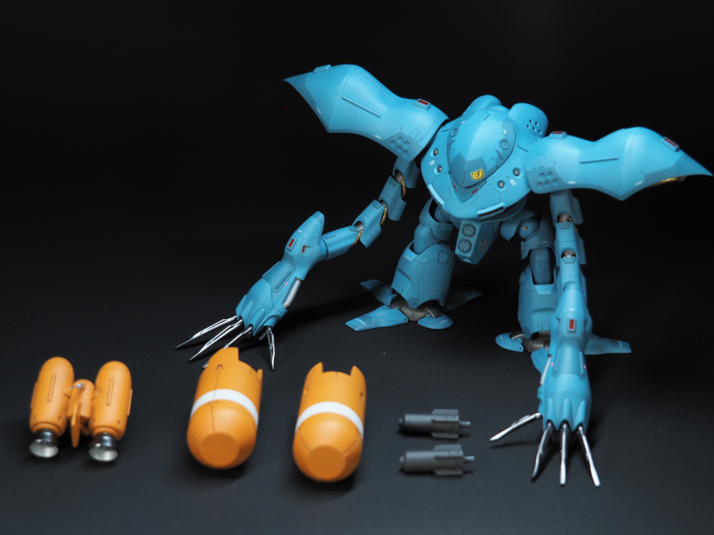 一応追加バックパック、ミサイルユニットなども塗装してあります。潜航形態はとれないのでおまけ、でしょうか。