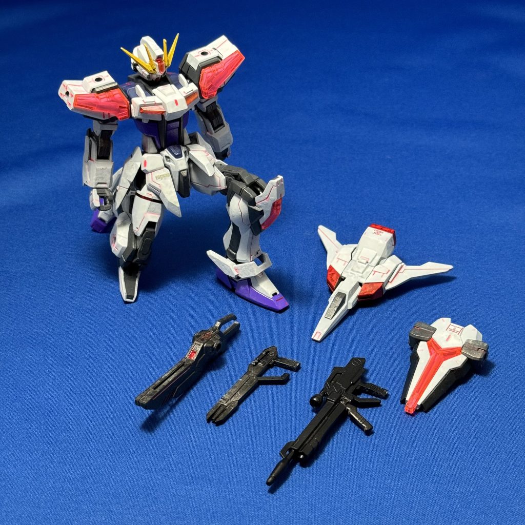 最後にスタティックディスプレイ風。ミキシングでも色ちがいでもないビルドストライクエクシードギャラクシー、いかがだったでしょうか?個人的には筋彫り、レインボー塗装、パンチエフェクトにこだわり、初めて挑戦したことがてんこ盛りの作品です。ご覧いただきありがとうございました。