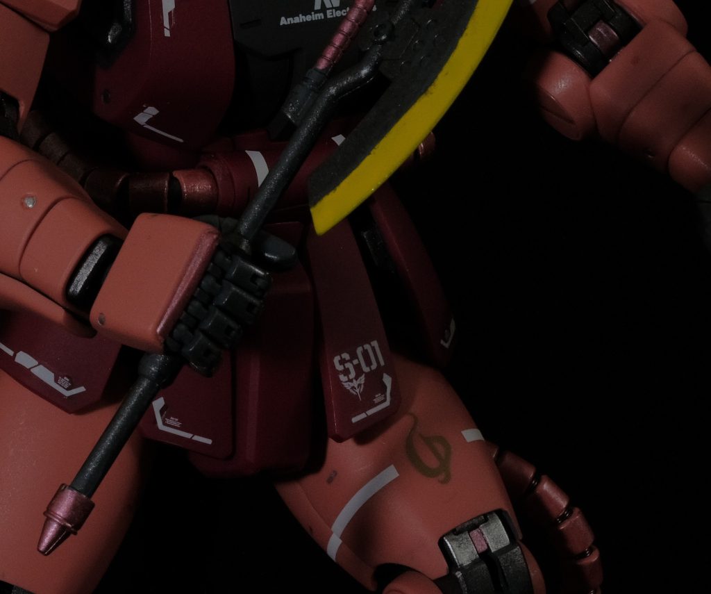 RGサザビーのデカールを貼り付け。