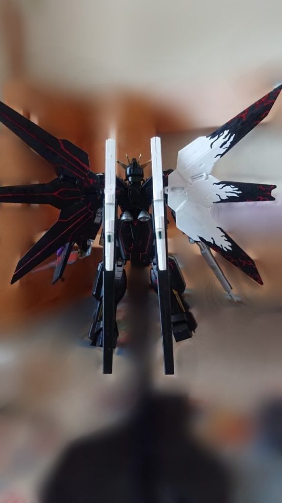 当時、つまようじを使って赤色の模様を1本1本書いていました。