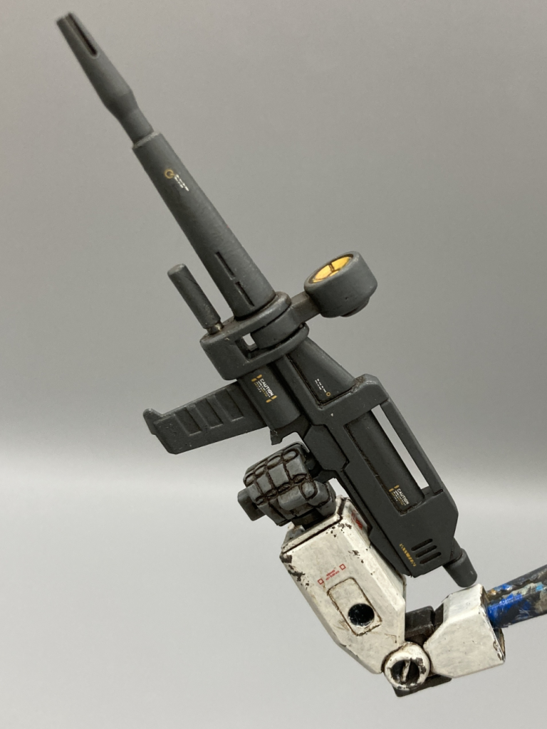 とても面倒でしたが、ハンドパーツを彫り込んだおかげで関節にスミ買い入りリアリティが出ました。