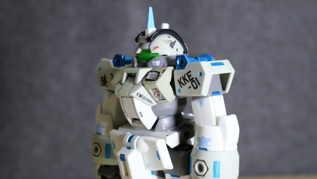 アンテナや左胸の排熱口を初ながらも自己作成してみました。地味~な専用機っぽさを出したかったが、まだまだ練習が必要ですね。