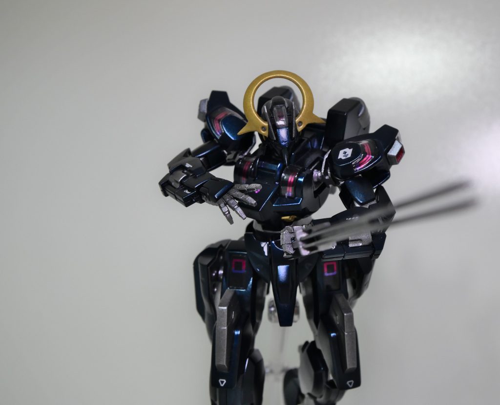 刀は市販品やアストレイのものを流用しようかと思いましたが、シュバルゼッテの直線の刀の方があくまで産業的な感じがして合うかな〜と思い、そのまま採用。ガーディアンは捨てました。タイマンにあんなものは不要です。しかしイチイチポージングの殺意が高い。首元を突きに来てる。