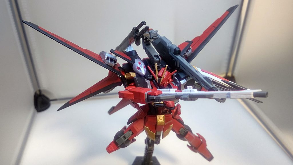 マグナムインパルス同様ビームライフル、シールド、ビームサーベルを標準装備。