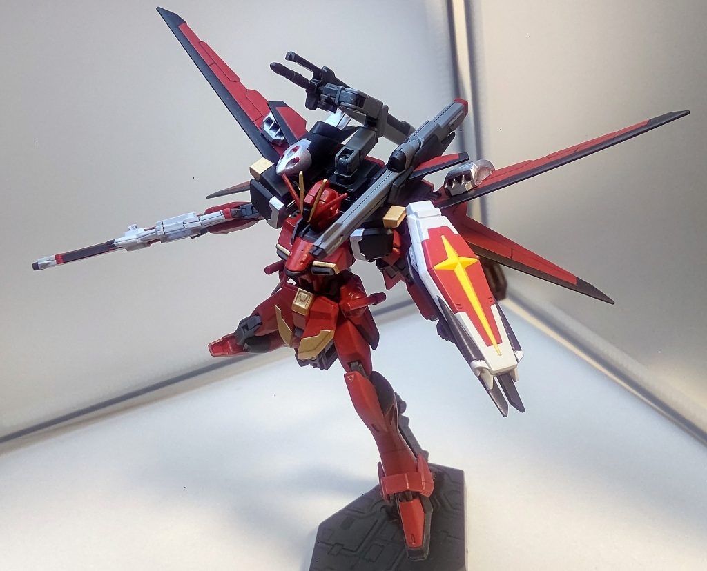 ブーストシルエットにはミサイルポッド、リニアキャノンを装備。火力を担うだけでなくFT装甲などの対ビーム装甲対策としても有用。